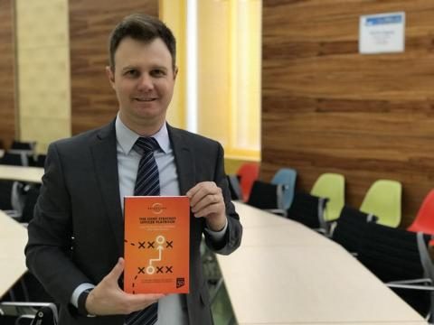 Edivandro Conforto with the Brightline Strategy Officer Playbook